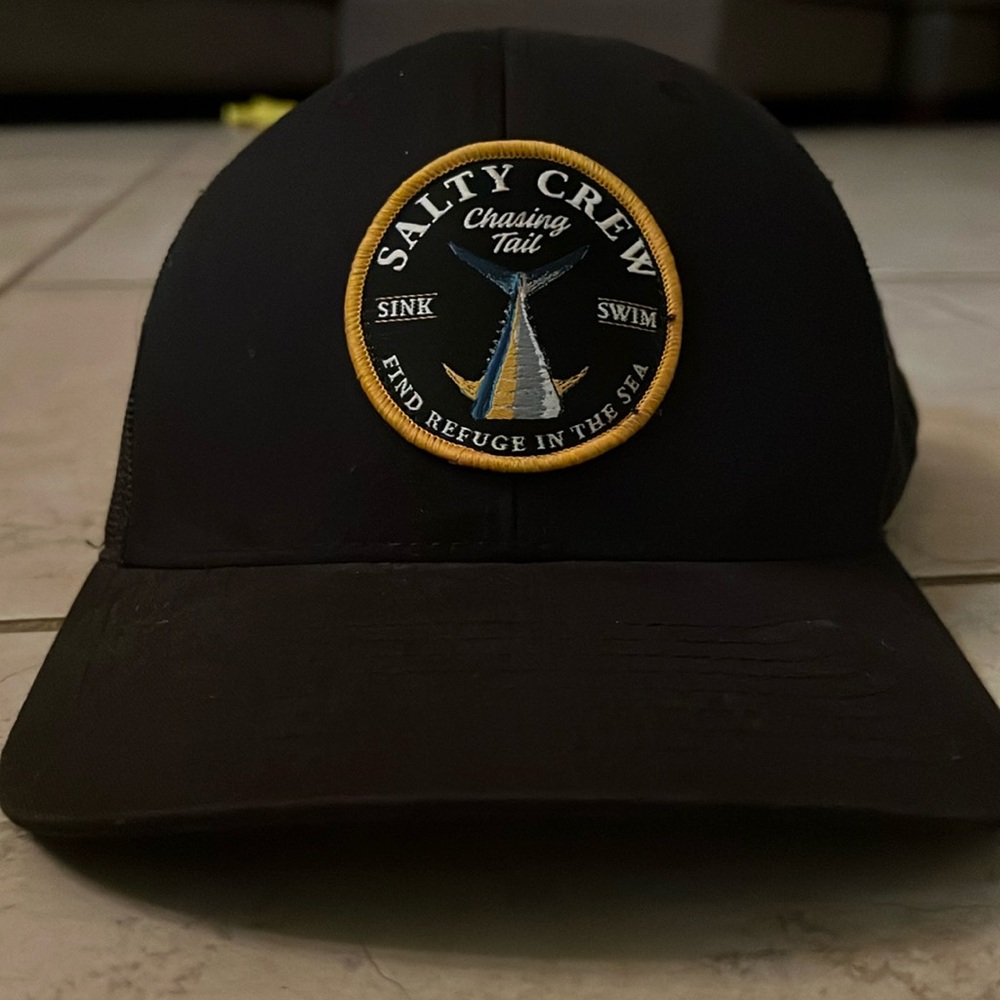 Black salty crew hat